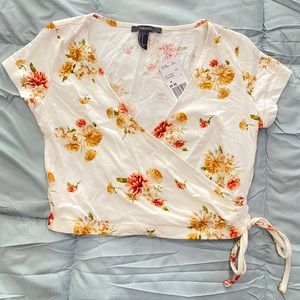 Floral Cropped Wrap Tie Shirt! Women’s Size Medium